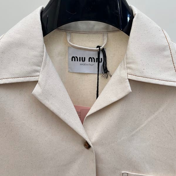 最安値挑戦ミュウミュウ 偽物 ボクシーフィット ロゴ刺繍 半袖 デニムシャツ myp45751